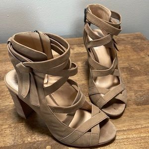 Vince Camuto Tan heels Size 9